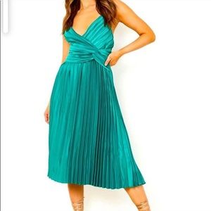 Boohoo emerald dress